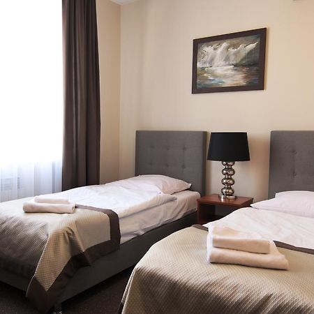 Centrum Konferencyjno-Apartamentowe Mrowka Варшава Екстер'єр фото