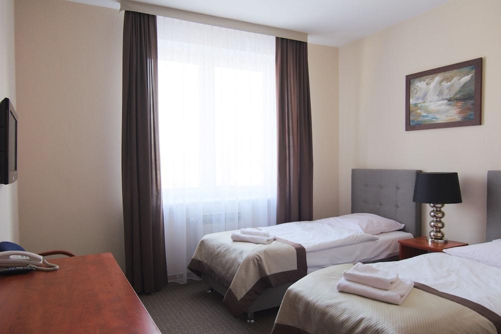 Centrum Konferencyjno-Apartamentowe Mrowka Варшава Екстер'єр фото