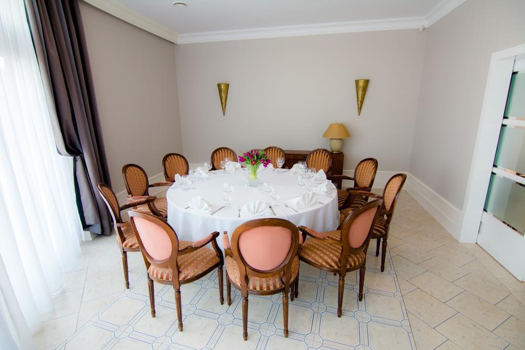 Centrum Konferencyjno-Apartamentowe Mrowka Варшава Екстер'єр фото
