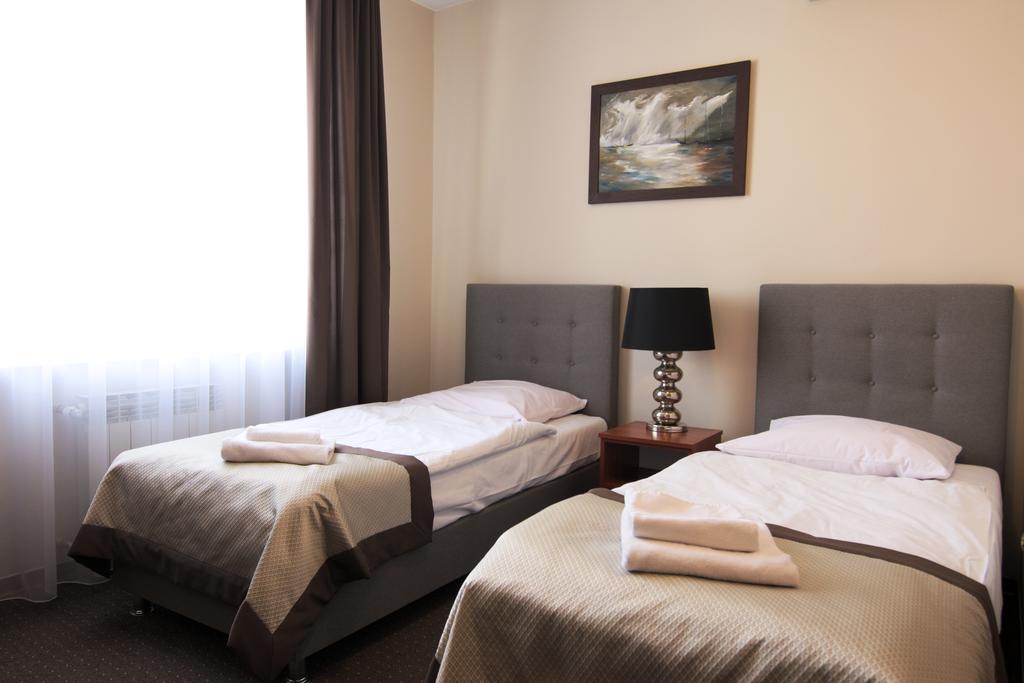 Centrum Konferencyjno-Apartamentowe Mrowka Варшава Екстер'єр фото