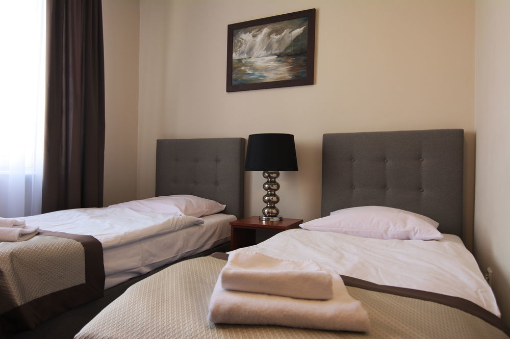 Centrum Konferencyjno-Apartamentowe Mrowka Варшава Екстер'єр фото